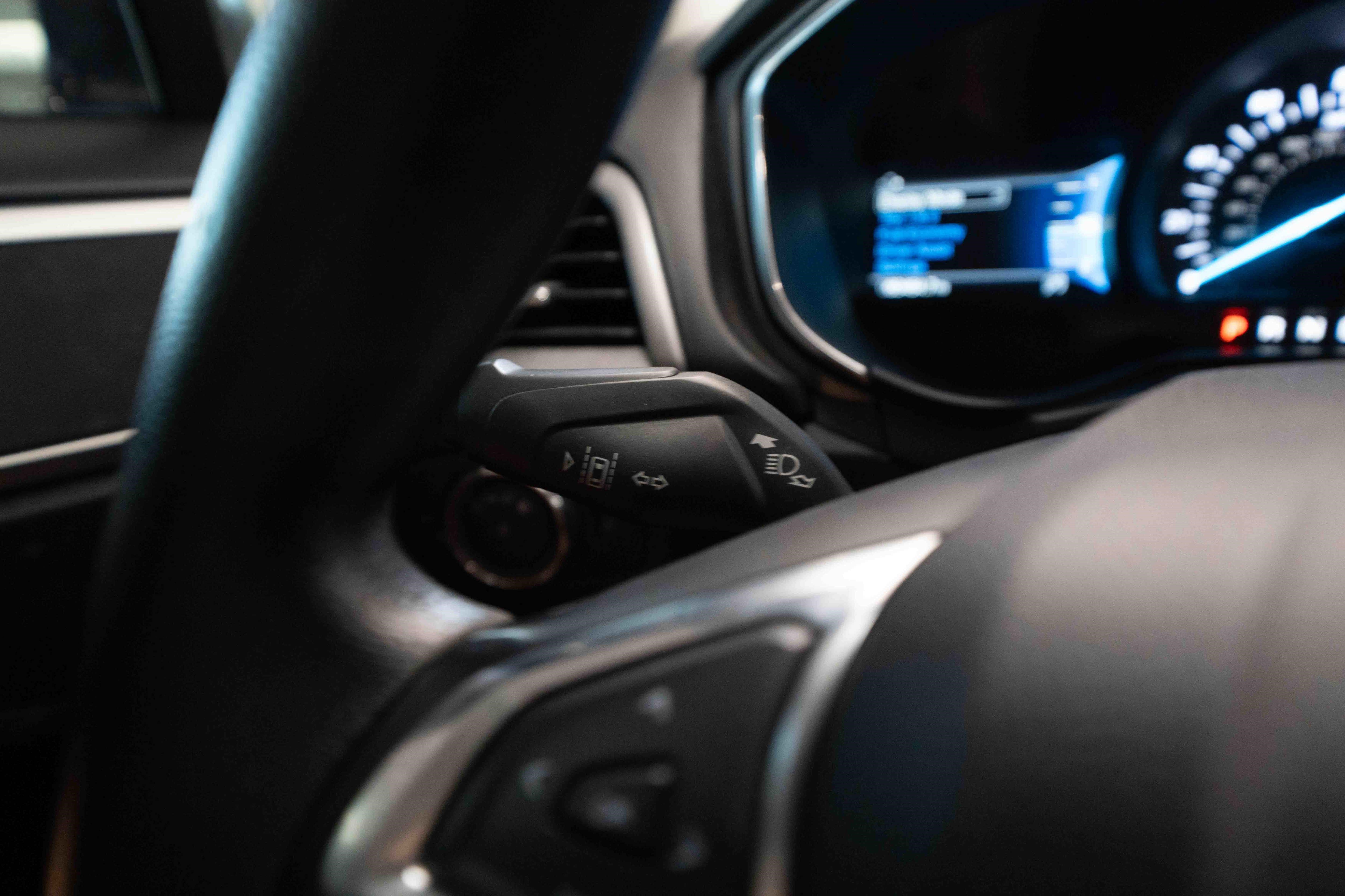 Used 2020 Ford Fusion SE FWD image 13