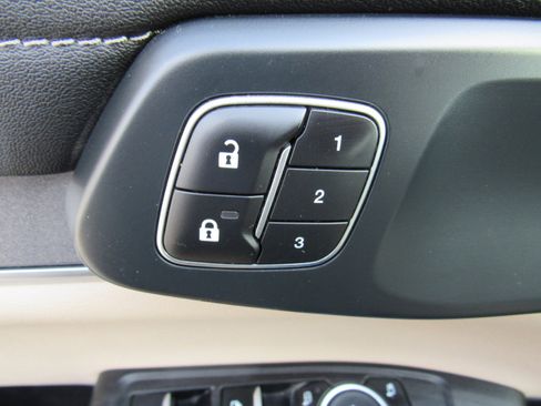 Used 2024 Ford Ranger Lariat w/ Advanced Towing Package image 9