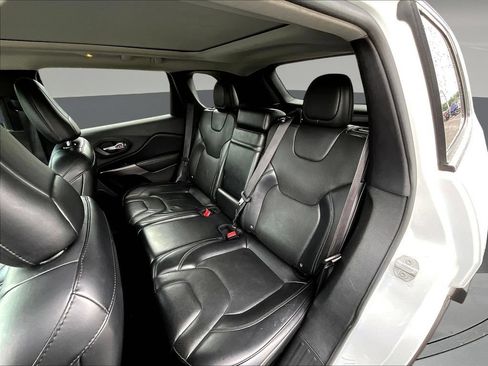Used 2019 Jeep Cherokee Limited AWD/4WD image 26