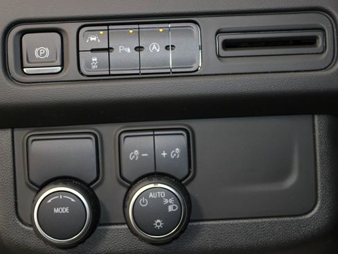 Used 2023 Chevrolet Suburban Premier image 40