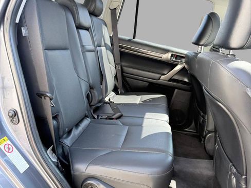 Used 2015 Lexus GX 460 w/ Navigation Package image 27