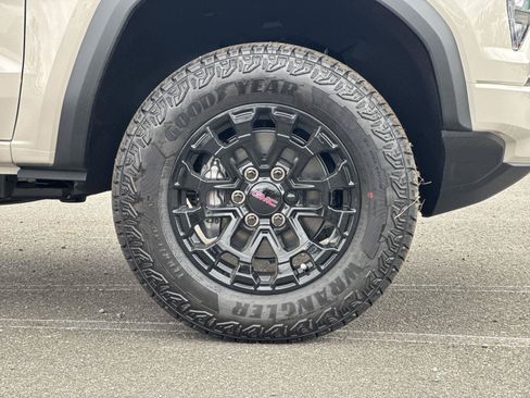 New 2026 GMC Canyon Elevation w/ LPO, Black Badging Package RWD image 30