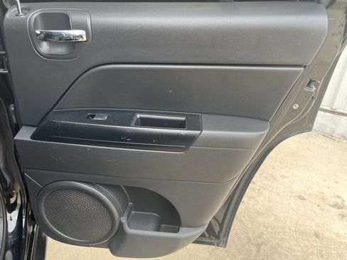 Used 2013 Jeep Compass Latitude FWD image 15