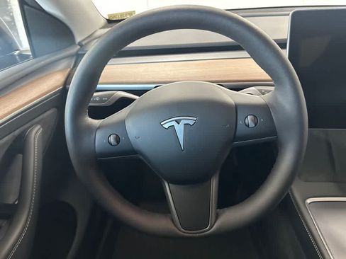 Used 2024 Tesla Model Y Long Range RWD image 11