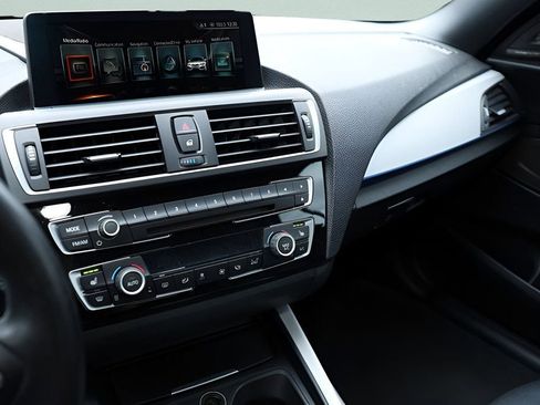 Used 2017 BMW 230i Convertible image 18