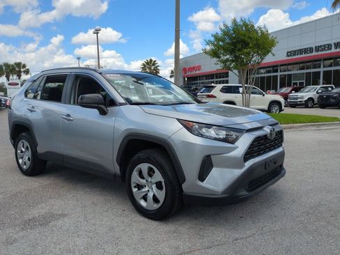 Used 2021 Toyota RAV4 LE image 3