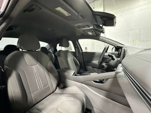 Used 2023 Hyundai Elantra SEL FWD image 16