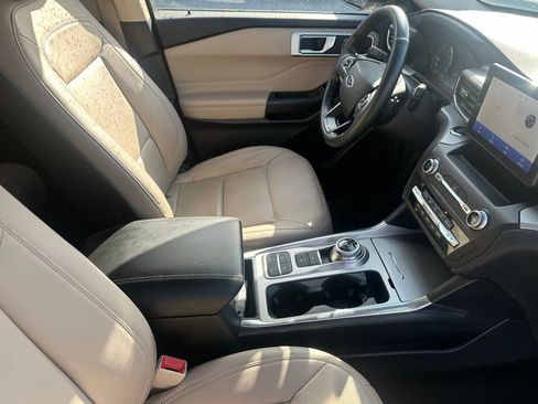 Used 2020 Ford Explorer XLT w/ Equipment Group 202A image 15