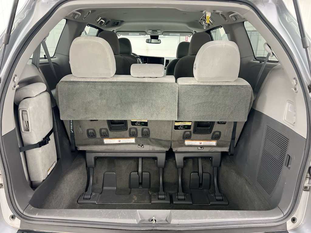 Used 2018 Toyota Sienna LE FWD image 23