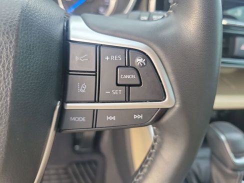 Certified 2023 Toyota Highlander XLE image 33