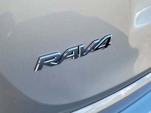 Used 2016 Toyota RAV4 XLE AWD/4WD image 5