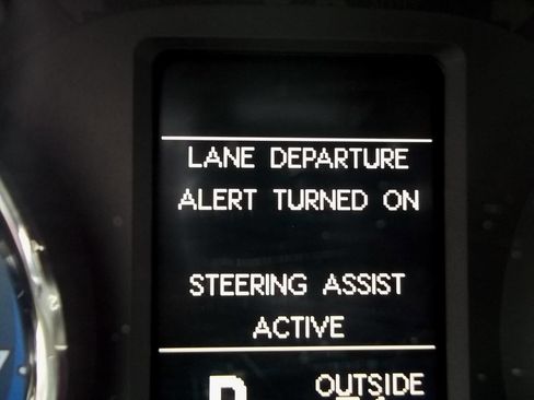 Used 2017 Toyota Corolla LE image 16