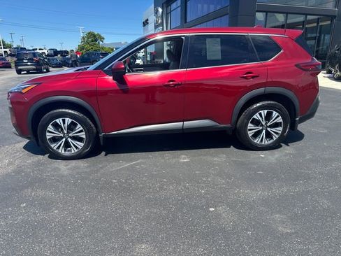 Used 2021 Nissan Rogue SV FWD image 2