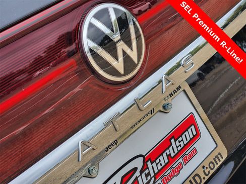 Used 2025 Volkswagen Atlas SEL Premium R-Line image 12