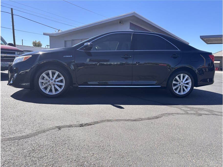 Used 2014 Toyota Camry XLE w/ Leather Package FWD image 2