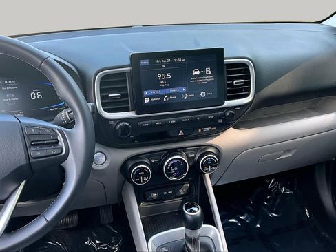 Used 2025 Hyundai Venue SEL FWD image 7