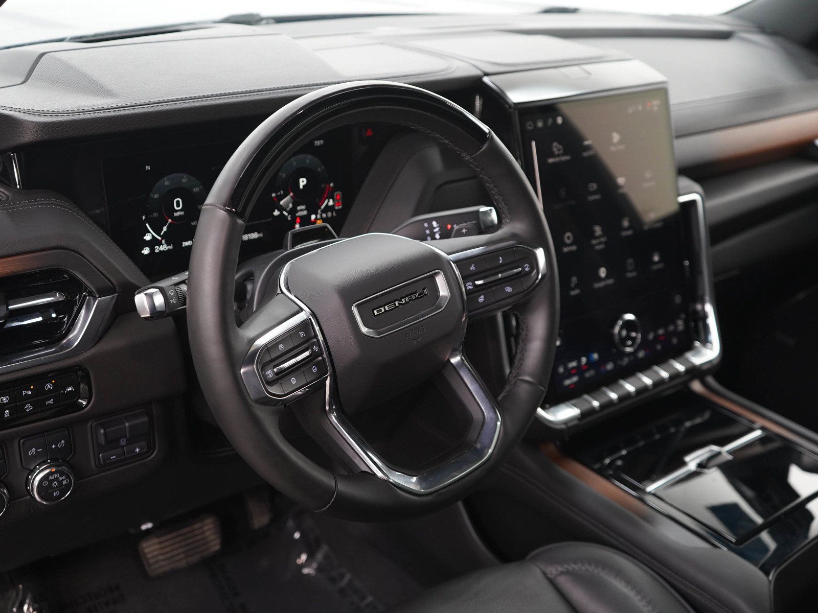 Used 2025 GMC Yukon Denali w/ Denali Reserve Package AWD/4WD image 23