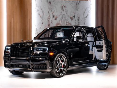 Used 2023 Rolls-Royce Cullinan Black Badge w/ Dark Exterior Package AWD/4WD image 2