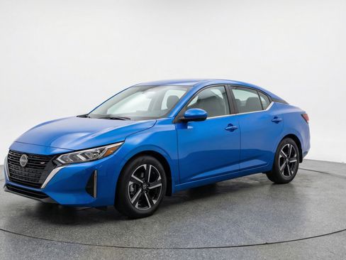 Used 2025 Nissan Sentra SV image 3