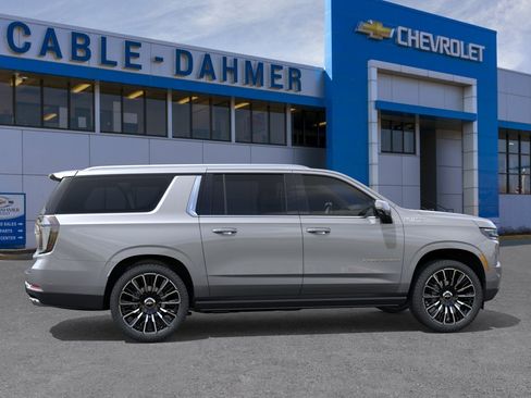 New 2026 Chevrolet Suburban High Country AWD/4WD image 34