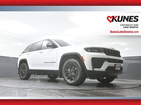 Used 2026 Jeep Grand Cherokee Altitude AWD/4WD image 44