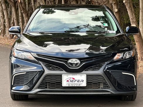 Used 2024 Toyota Camry SE image 9