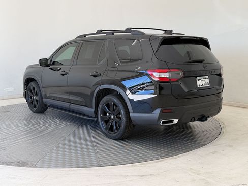 Used 2025 Honda Pilot Black Edition image 3