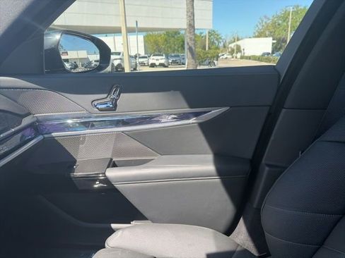 Certified 2024 BMW 750e xDrive AWD/4WD image 12