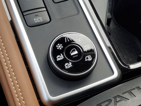 New 2026 Nissan Pathfinder Platinum image 19