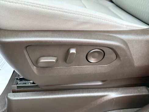 Used 2024 GMC Yukon SLE w/ Gmc Pro Safety Plus Package image 14