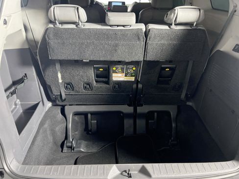 Used 2023 Toyota Sienna XLE image 27
