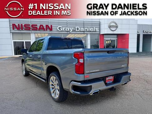 Used 2019 Chevrolet Silverado 1500 High Country w/ Technology Package AWD/4WD image 5
