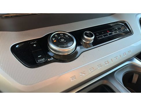 Used 2025 Ford Expedition Active AWD/4WD image 17