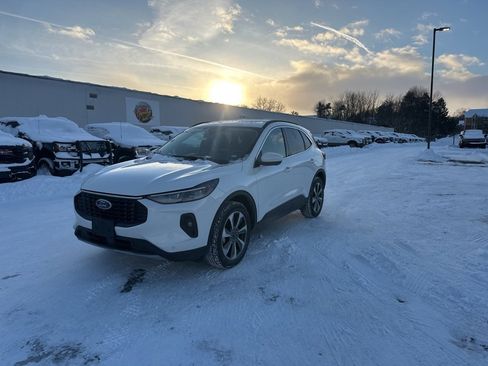 Used 2024 Ford Escape Platinum image 1