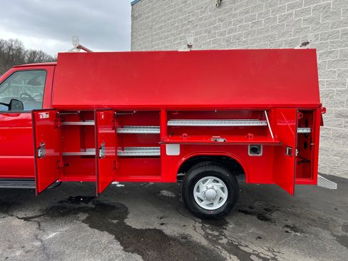 New 2026 Ford E-350 and Econoline 350 Super Duty w/ Interior Upgrade Package RWD image 25