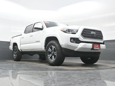 Used 2018 Toyota Tacoma TRD Sport image 26