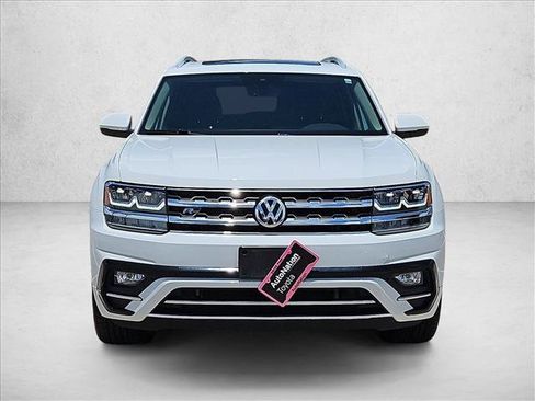 Used 2019 Volkswagen Atlas SE w/ Panoramic Sunroof Package FWD image 2