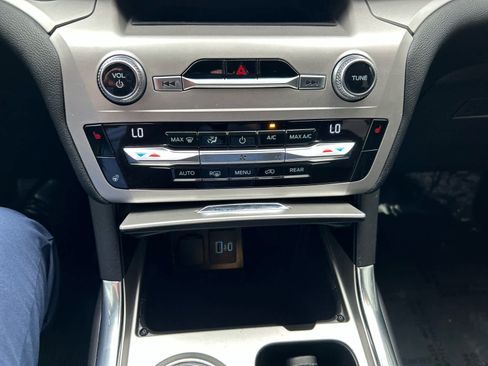 Used 2021 Ford Explorer XLT w/ Equipment Group 202A image 19