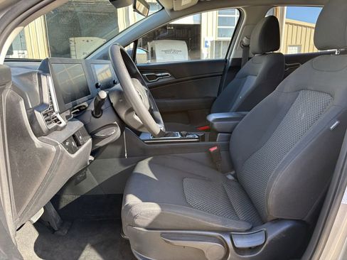 Used 2024 Kia Sportage LX image 12