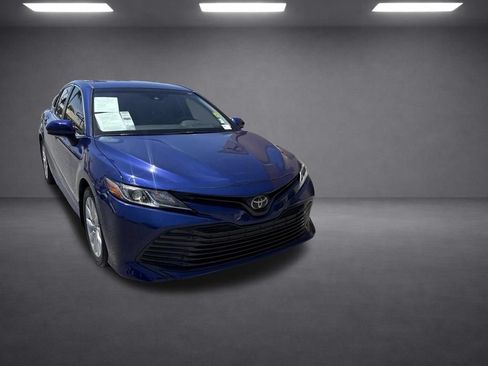 Used 2018 Toyota Camry LE FWD image 9