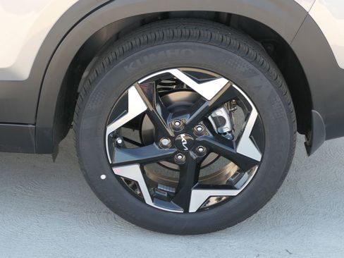 New 2026 Kia Seltos EX image 9