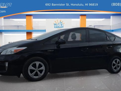 Used 2015 Toyota Prius Three image 2