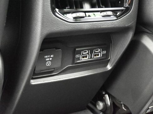 Used 2025 Jeep Grand Cherokee Altitude image 30