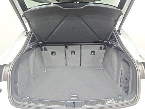 New 2026 Porsche Macan image 25