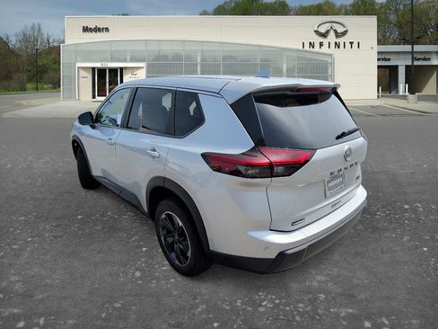Used 2024 Nissan Rogue SV image 5