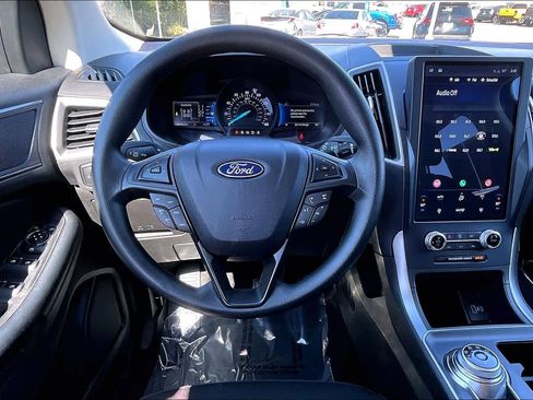 Used 2022 Ford Edge SE w/ Black Appearance Package image 5