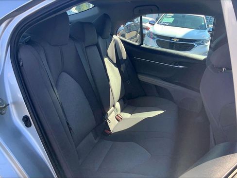 Used 2020 Toyota Camry LE FWD image 22