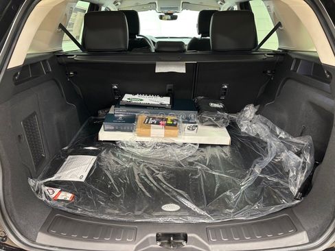 New 2025 Land Rover Discovery Sport S image 38