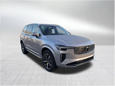 New 2026 Volvo XC90 T8 Core image 3