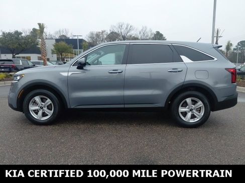 Used 2023 Kia Sorento LX image 8